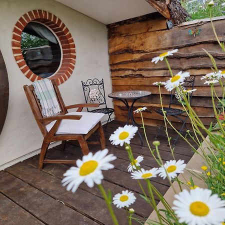 Cranfield Retreat & Glamping & Hobbit House Hotel Long Melford Bagian luar foto